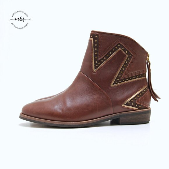 UGG Lars Brown Leather Starburst Studded Ankle Boots - Picture 4 of 13